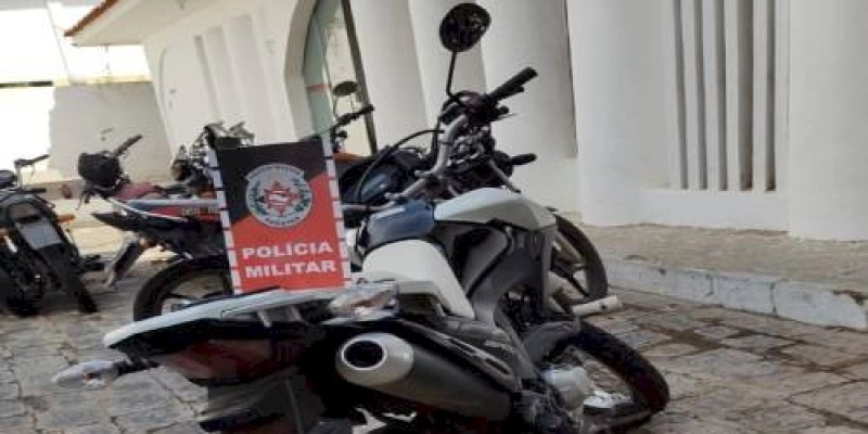 Moto roubada no Centro de Sousa é recuperada pela PM, na Rodovia da Produção