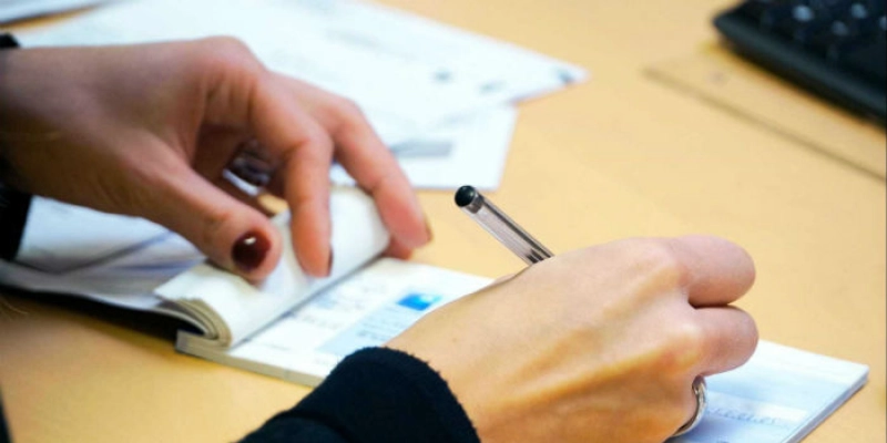Cheque especial tem menor juros em 2 anos: 305%