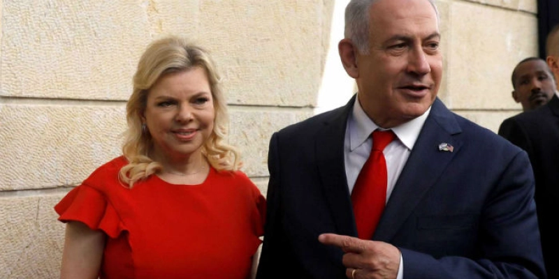 Esposa de premier israelense é acusada de fraude e abuso de poder