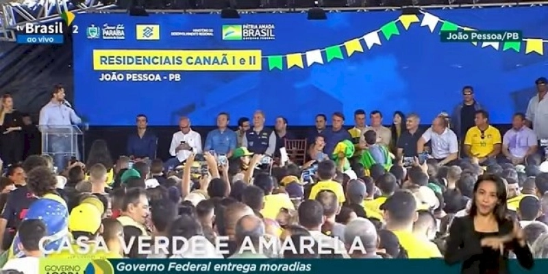 Bolsonaro na Paraíba entrega habitações populares, defende bandeira da família, anuncia obras, e visita Campina Grande 