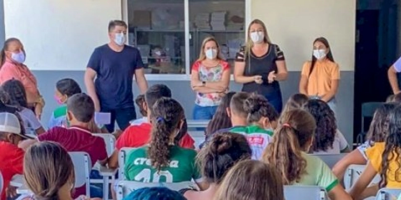 Secretaria de Saúde de São José da Lagoa Tapada realiza palestra sobre os riscos do uso do álcool e drogas 