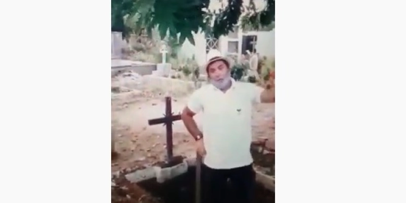 EM CAJAZEIRAS: Homem cava a sepultura do próprio irmão morto sobre suspeita de covid19, após coveiro se negar o serviço por falta de equipamento; Vídeo .