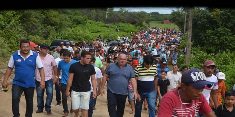  Prefeito entrega ambulância, mais dois veículos a saúde de São José da Lagoa Tapada no dia do trabalhador