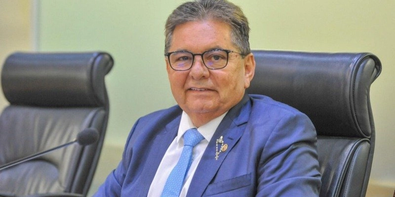 Presidente da ALPB avalia deixar o Republicanos em cenário ligado ao projeto de Lula