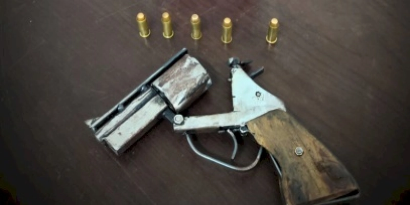 Polícia prende homem com arma de fogo no interior do estado 