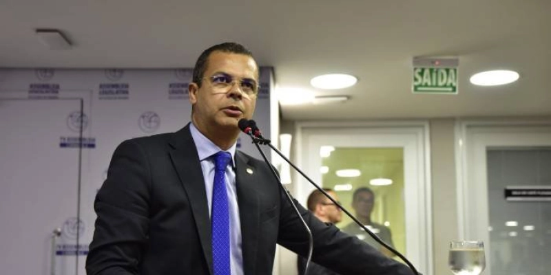 Assembleia aprova projeto de Jutay que proíbe punição a famílias de autistas em condomínios