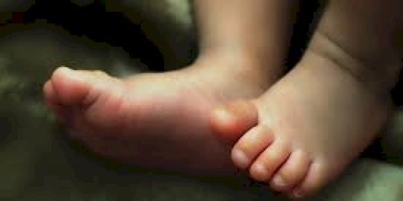 Bebê de seis meses é encontrada sem vida em cima de cama na PB;  morte é investigada