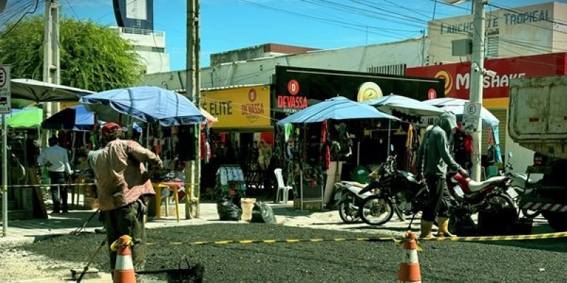 Prefeitura realiza trabalho de elevação de faixas de pedestres, em Sousa