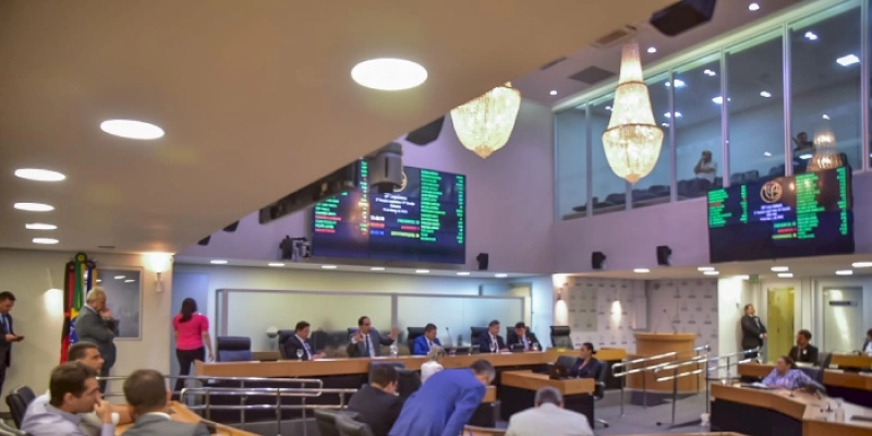 Assembleia debate prerrogativas do Poder Legislativo Estadual em sessão especial