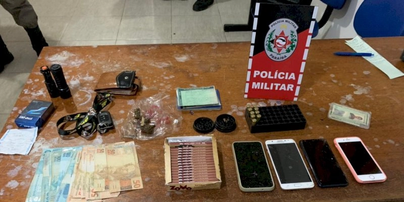 PM prendem quatro suspeitos em posse de maconha, munições, dinheiro e um veículo com sinais de adulteração, no Sertão
