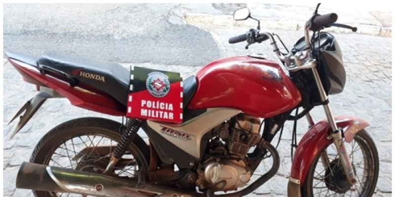 Motocicleta roubada no mês de junho é recuperada pela polícia militar 