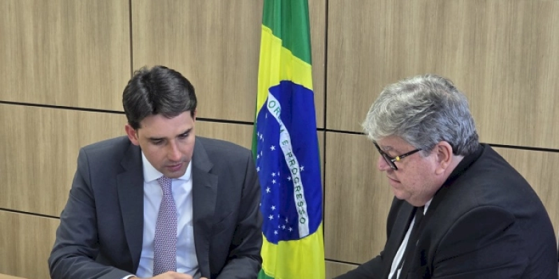 João Azevêdo solicita a ministro novos investimentos para o Porto de Cabedelo, incluindo exportação de automóveis