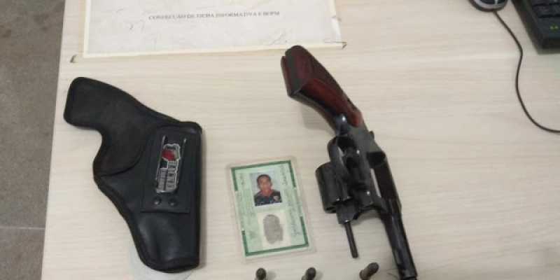 FLAGRANTE - Abordagem da PM acaba com jovem preso e arma de fogo apreendida no Sertão