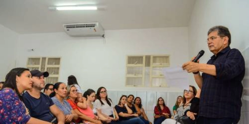 Galdino apresenta programação pedagógica da Creche da Assembleia a pais de alunos