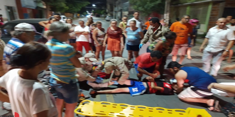 Comerciário tem perna fraturada após colisão carro com moto na cidade de Sousa; Imagem 