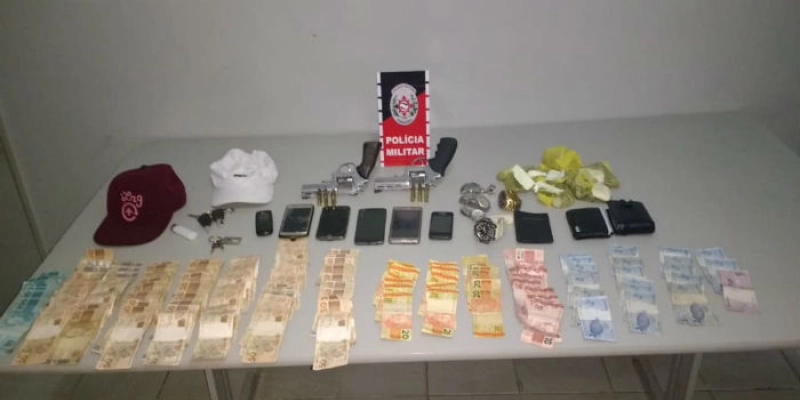 Polícia frustra assalto, negocia libertação de reféns e prende dupla na Paraíba