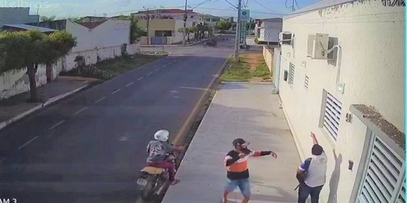 Circuito de segurança revela momento que vendedor é alvejado a bala em Sousa durante assalto 