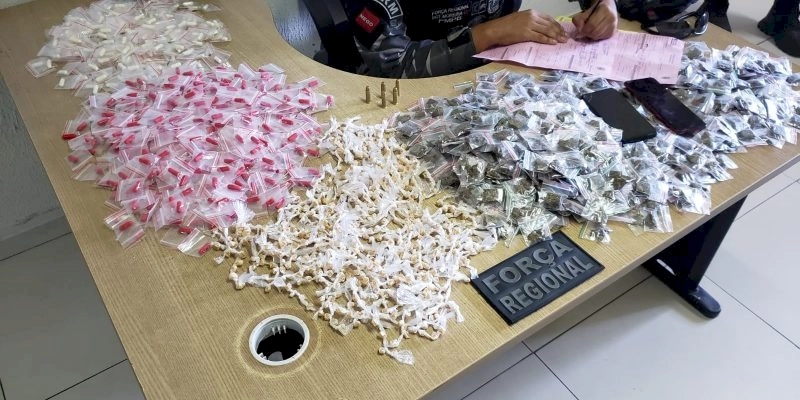 Polícia prende suspeito de tráfico com várias embalagens de cocaína e maconha