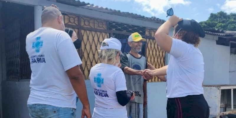 Médicos iniciam atendimento fixo nas equipes do Consultório na Rua