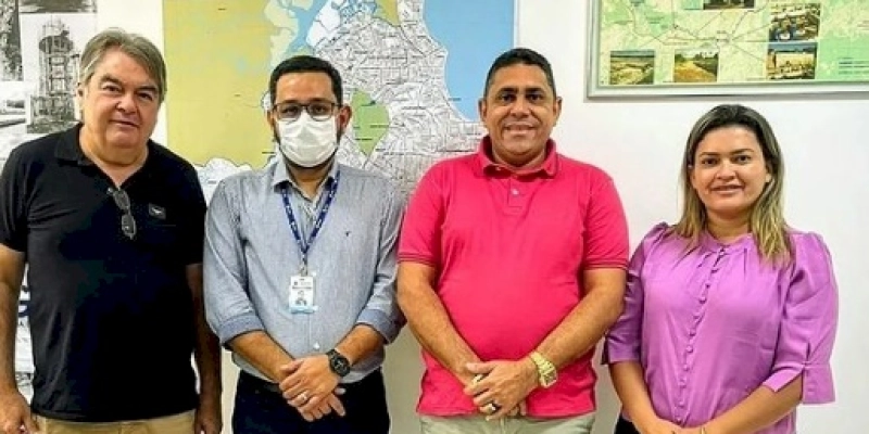 João Neto ao lado de Lindolfo Pires se reúnem com o secretário Marcos Vinícius, apresentando requerimentos para o município de Aparecida 
