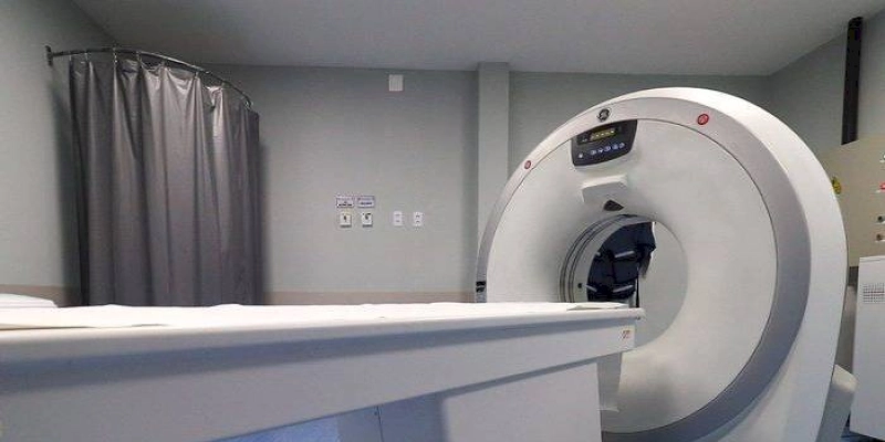 Wilson Filho comemora chegada de novo tomógrafo no Hospital Edson Ramalho e destaca competência da gestão