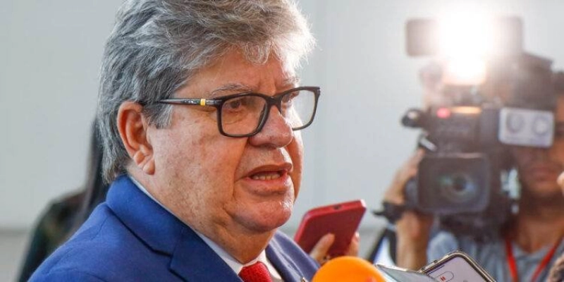 João Azevêdo negocia com Governo Federal retomada da Operação Carro-Pipa na Paraíba