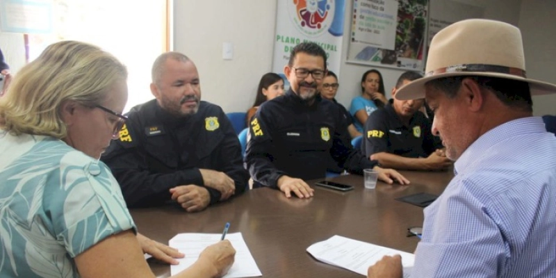 PRF firma parcerias e lança o Projeto EDUCAR PRF em municípios do Sertão paraibano