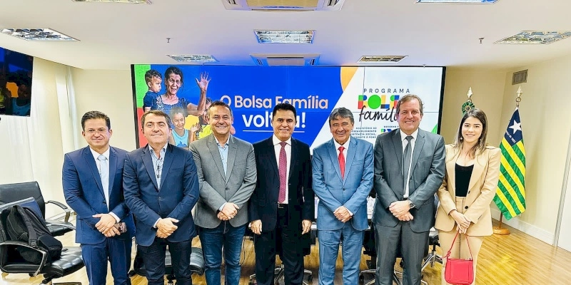 Em audiência com o ministro Wellington Dias e prefeitos, Wilson Santiago trata de recursos para a Paraíba