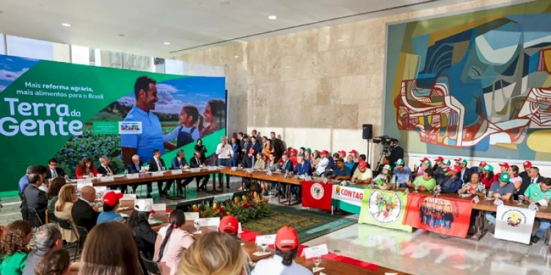 Governo anuncia plano para assentar 295 mil famílias até 2026