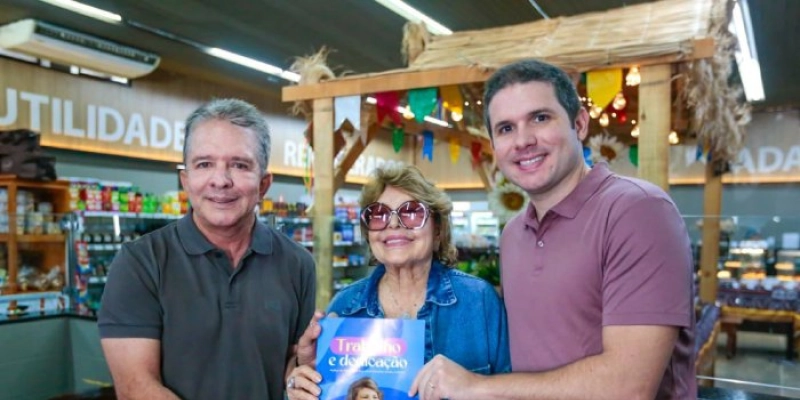 Ao lado de Hugo e Nabor, deputada Francisca Motta lança revista de prestação de contas para imprensa paraibana