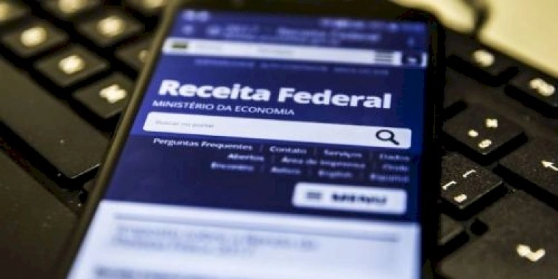Milionários pagam menos Imposto de Renda que servidores públicos