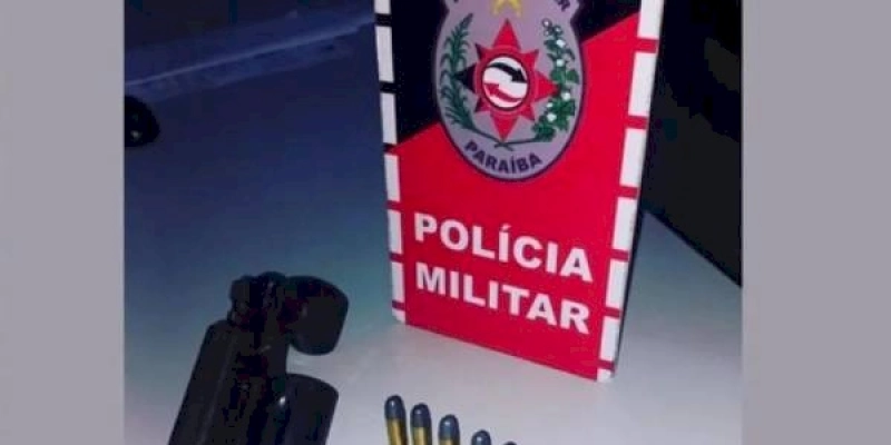 Polícia Militar prende homem em flagrante por porte ilegal de arma de fogo perto de Boate, no Sertão