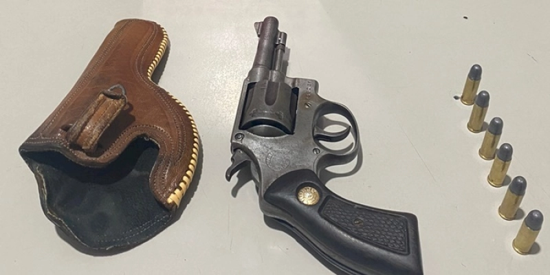 Jovem é flagrado com arma na cintura em estabelecimento comercial (bar), no sertão 