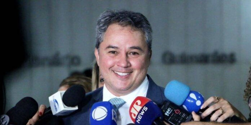 Efraim Filho deixa Senado temporariamente para priorizar eleições de 2024