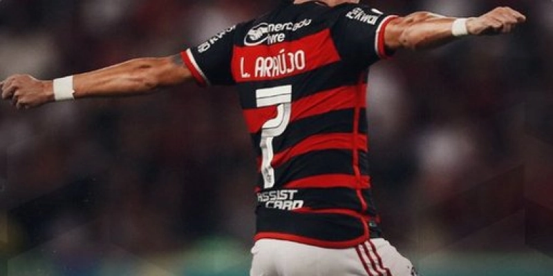 Flamengo arranca vitória sobre o Bahia para liderar o Brasileiro