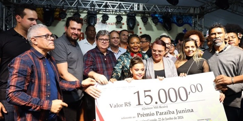 João Azevêdo destina investimentos para a cultura e prestigia  São João de Campina Grande ao lado da ministra Margareth Menezes