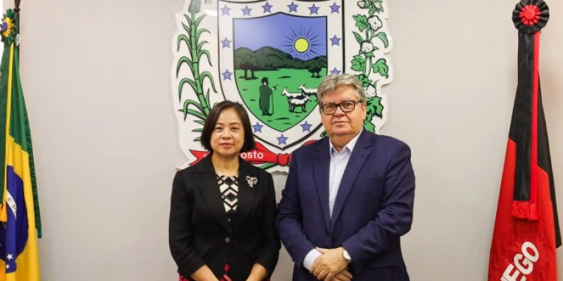 João Azevêdo apresenta potencialidades e trata de parcerias com a cônsul da China no Nordeste