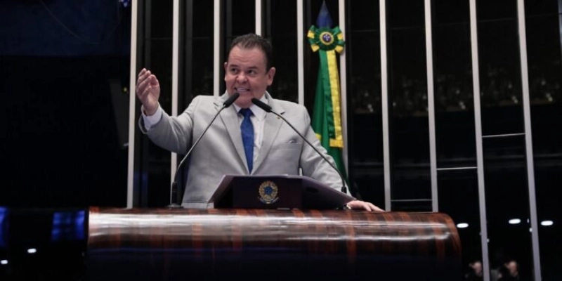 Senador André Amaral declara apoio à reeleição de Cícero Lucena, divergindo do União Brasil na Capital