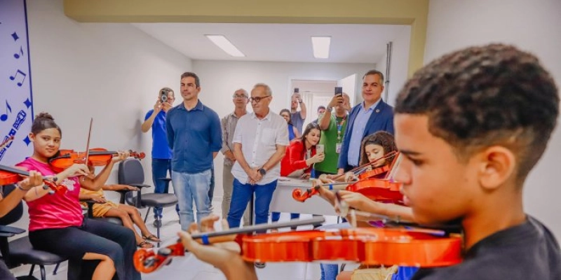 Prefeito assina termo de cooperação para o projeto ‘Campeões do Amanhã’ ganhar modalidade de jogos eletrônicos