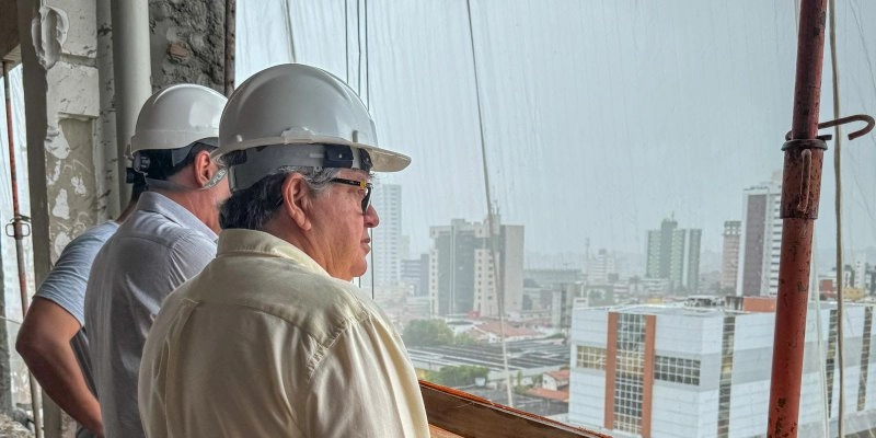 João Azevêdo inspeciona obras de mobilidade urbana, cultura e reforma de prédios públicos em João Pessoa