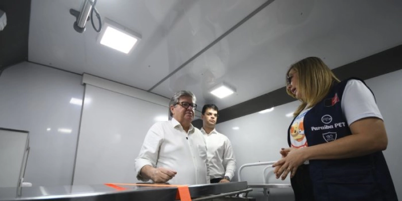 João Azevêdo entrega segundo castramóvel do programa Paraíba Pet e destaca investimentos na política pública da causa animal