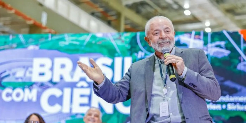 Lula critica governos anteriores por obras paralisadas