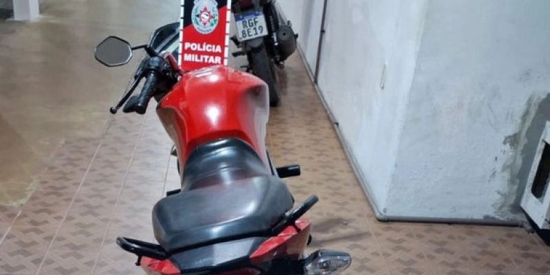 Polícia Militar recupera moto com restrição de roubo/furto na cidade de Malta