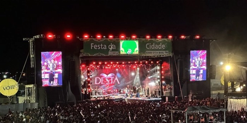 Em Sousa, abertura da Festa da Cidade leva multidão com shows de Emiliano Pordeus, Dorgival Dantas e Limão com Mel; hoje tem Nattanzinho, Jonas Esticado e Judimar Dias