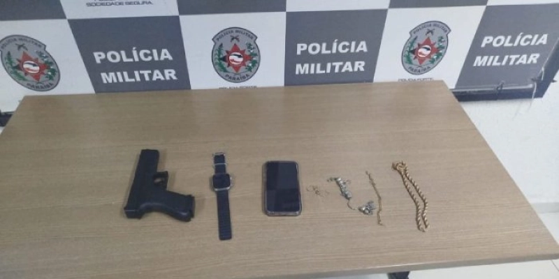 Polícia Militar apreende adolescente que usava réplica de pistola para cometer infracionais