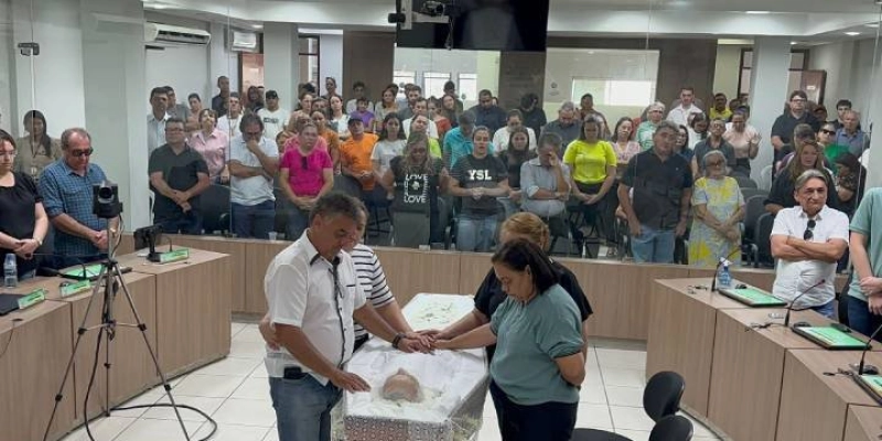 Sousa se despede do ex-vereador Dário Formiga com homenagens emocionantes
