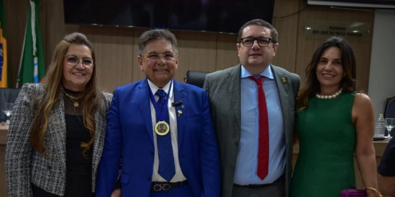 Adriano Galdino recebe Medalha de Honra ao Mérito da Câmara de Sousa