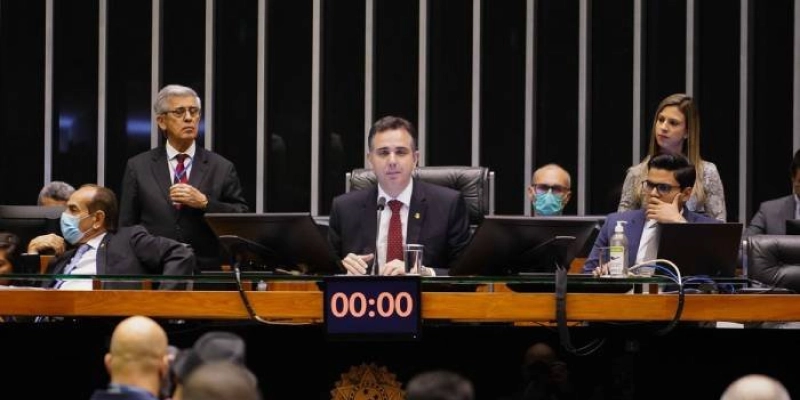 Câmara aprova PEC que perdoa multas e cotas raciais de partidos