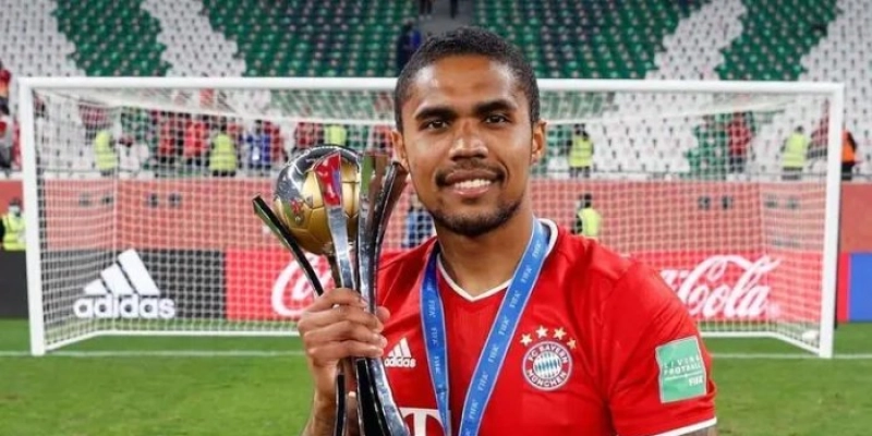 Do céu ao inferno: entenda razões para queda abrupta de Douglas Costa, perto de rescisão com o Fluminense