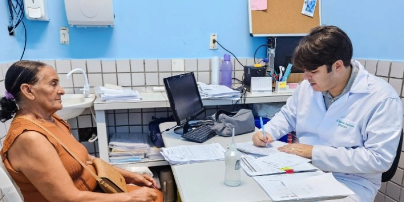 Hospital Edson Ramalho realiza procedimento vascular com aplicação de espumas para tratamento de varizes